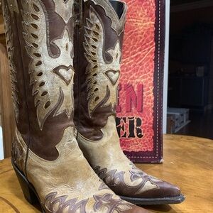 Rockin leather 9 B women’s cowgirl leather boots. Distressed brown leather.